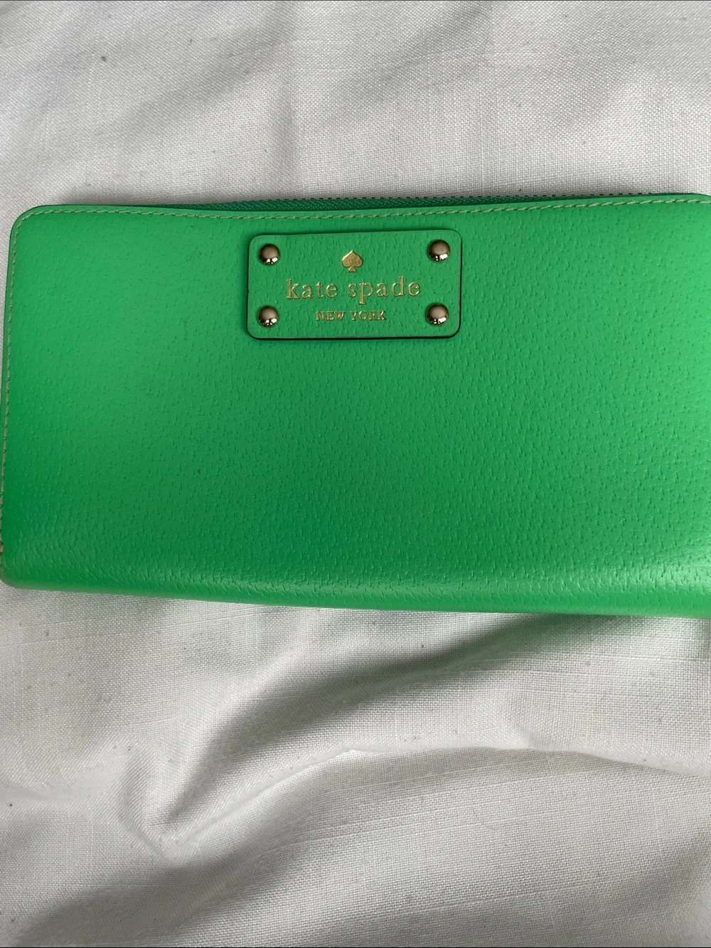 kate spade New York Bright Green Leather Zip Around Wallet LIKE NEW